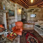 Hotel Traveller's Cave 3*