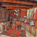 Traveller's Cave Hotel