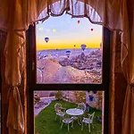 Traveller's Cave Hotel 3*