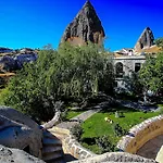 Traveller's Cave Hotel 3*