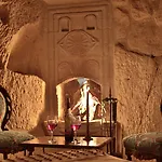 Hotel Traveller's Cave