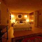 Traveller's Cave 3*