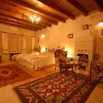 Traveller's Cave Hotel 3*