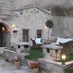 Traveller's Cave Hotel