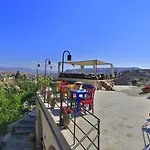 Hotel Traveller's Cave 3*