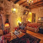 Hotel Traveller's Cave 3*