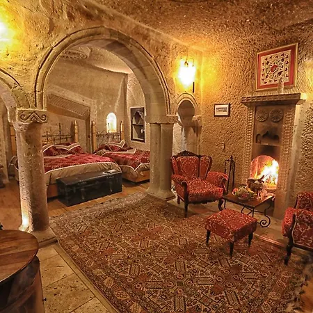 Traveller's Cave 3*