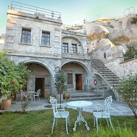 Traveller's Cave Otel 3*
