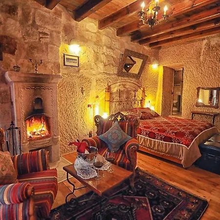 Traveller's Cave 3*