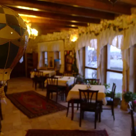 Traveller's Cave Hotel 3*