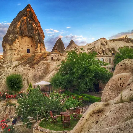 Traveller's Cave Hotel