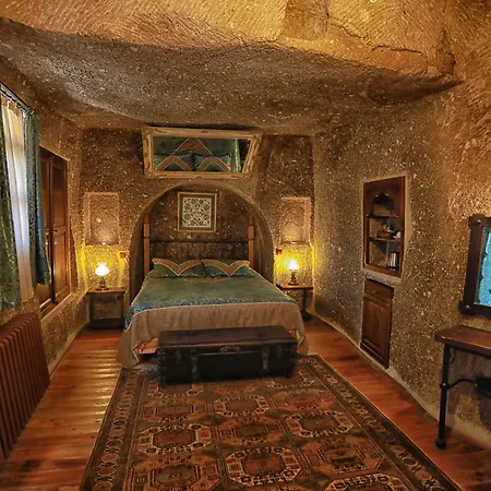 Traveller's Cave 3*
