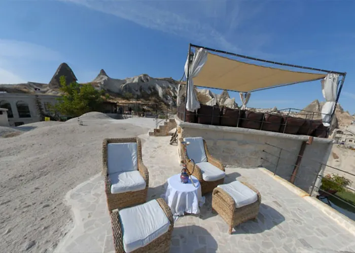 Traveller's Cave Hotel 3*