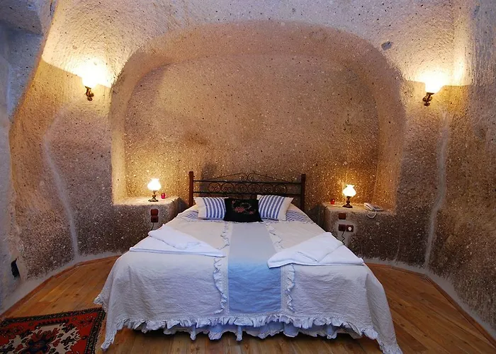 Traveller's Cave Hotel 3*